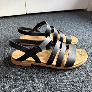 Crocs Tulum Black and Tan Sandals Strappy Women’s Size 9